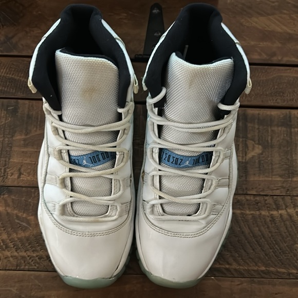 Air Jordan Retro 11 - Picture 3 of 10